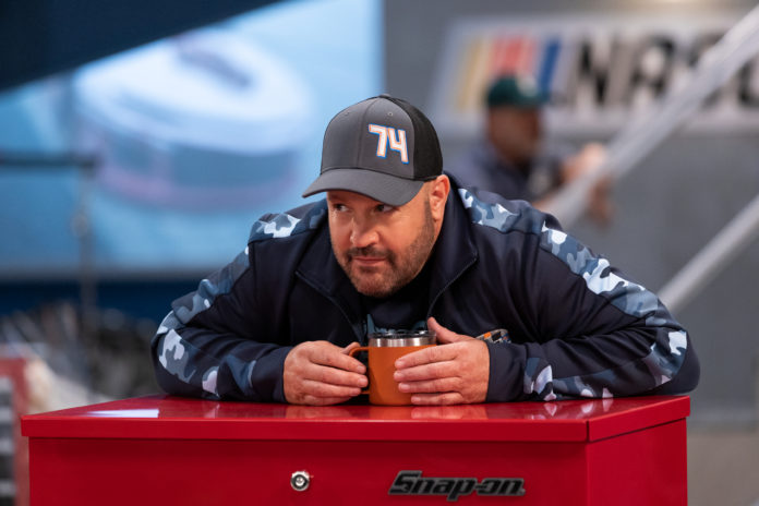 KEVIN JAMES in THE CREW (image - Netflix)