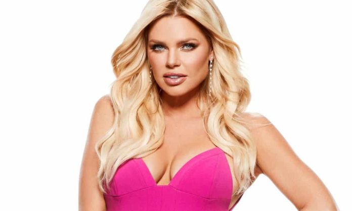 Sophie Monk hosts Beauty and the Geek Australia 2021 (image - Channel 9)