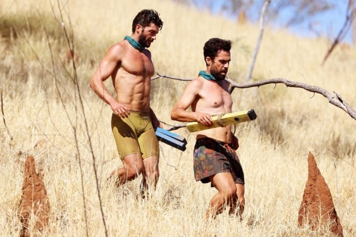 Emmett and George compete in the immunity challenge on AUSTRALIAN SURVIVOR (image - Nigel Wright/10)