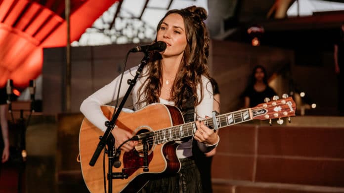 Amy Shark performs on The Sound (image - ABC)