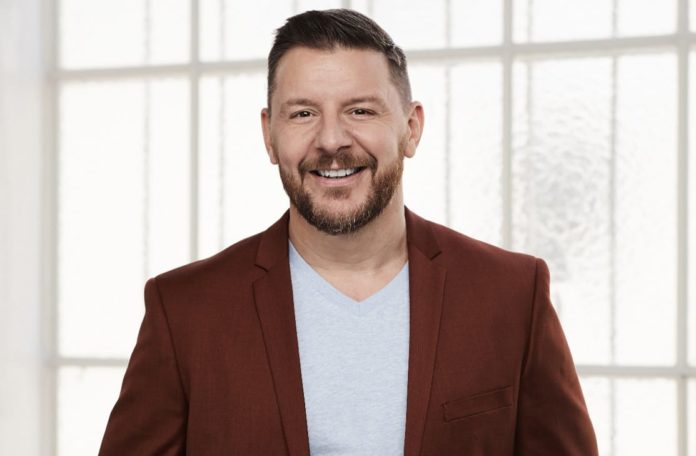 Manu Feildel will rejoin the hosting lineup for MY KITCHEN RULES in 2022 (image - Seven)