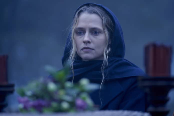 Teresa Palmer as Diana Bishop in A DISCOVERY OF WITCHES (image - Sky/Binge)