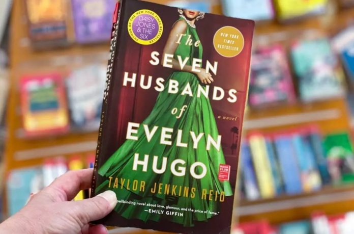 Netflix is set to adapt The Seven Husbands of Evelyn Hugo into a film (image - Libro Maniacs)