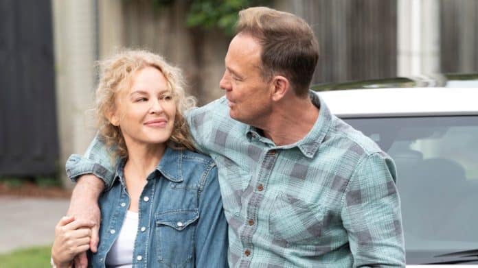 Kylie Minogue and Jason Donovan return for the finale of NEIGHBOURS (image - 10)